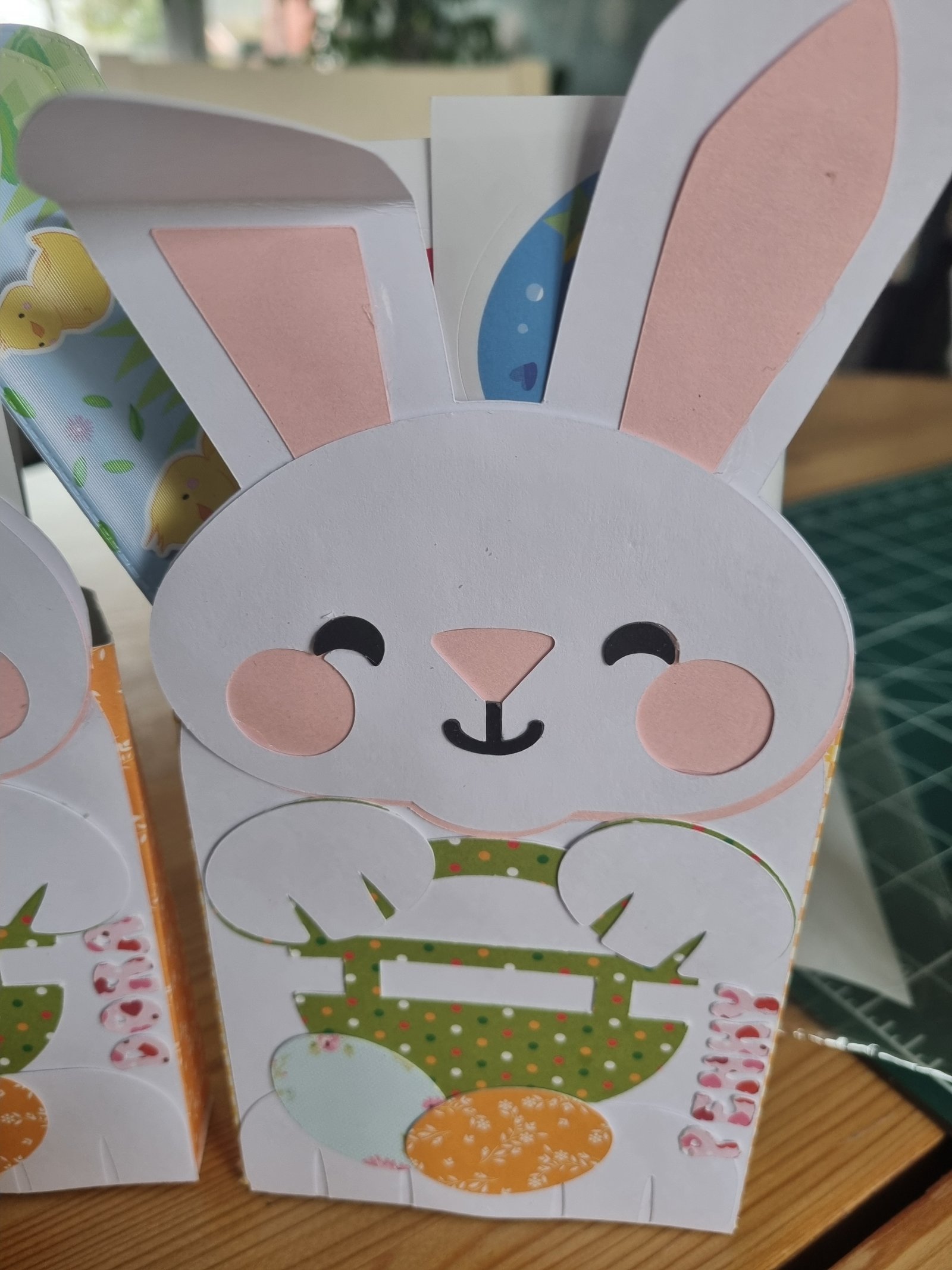 Debcoupage crafting